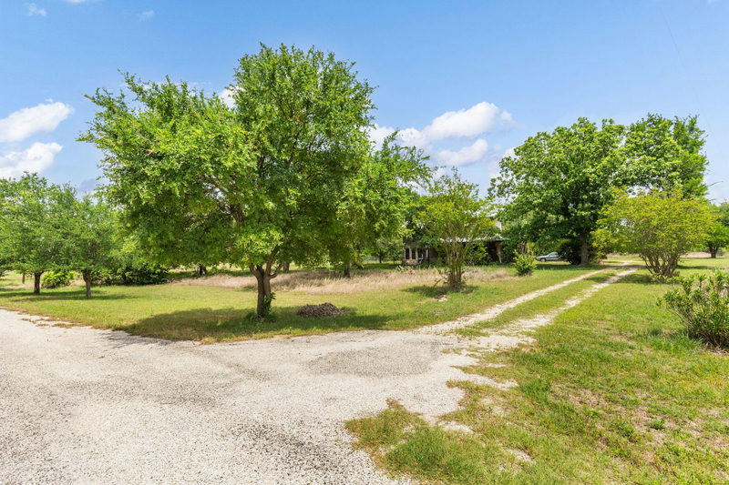 907 Horace Howard Dr — exterior