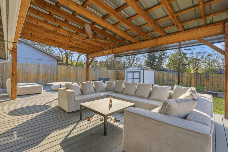 2612 Little John Ln — exterior