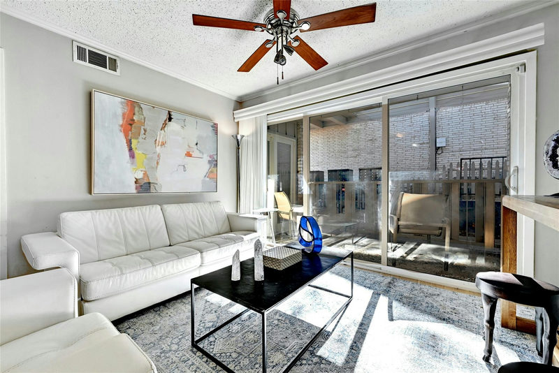 1304 Summit St #101 — exterior