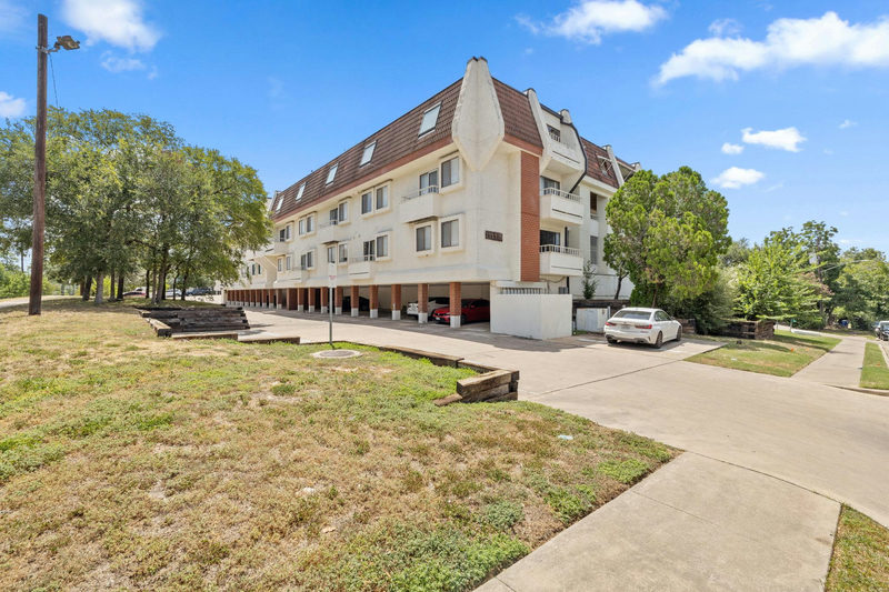 3115 Helms St #212 — exterior
