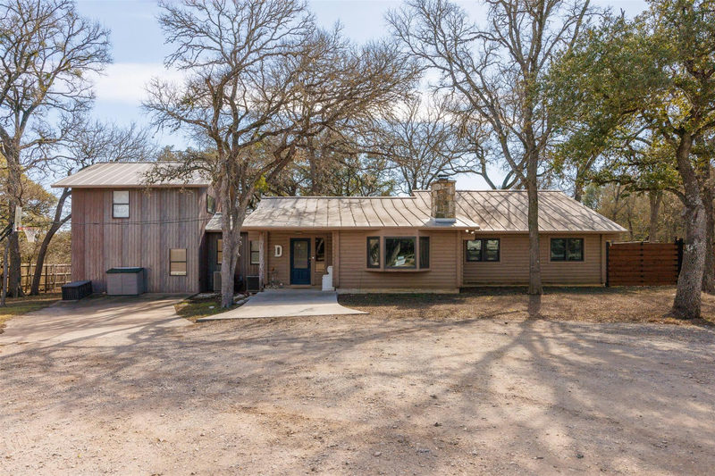 301 Green Acres Dr — exterior