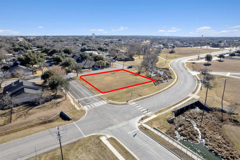 3949 Pinehurst Dr — exterior