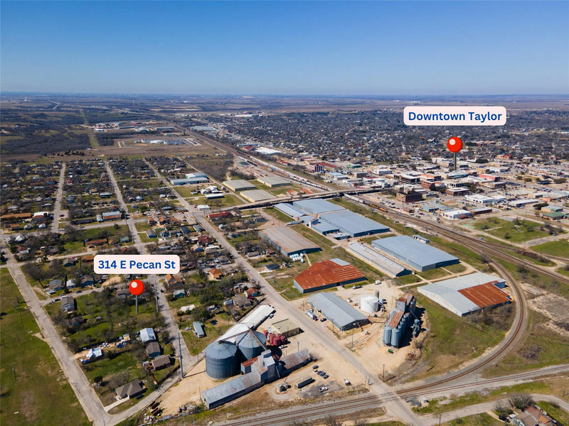 314 E Pecan St — exterior