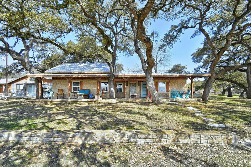 700 FM 2325 — exterior