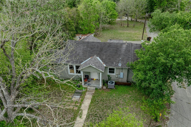 1006 Proctor St — exterior