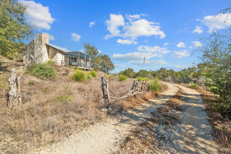 450 Eagles Nest Dr — exterior
