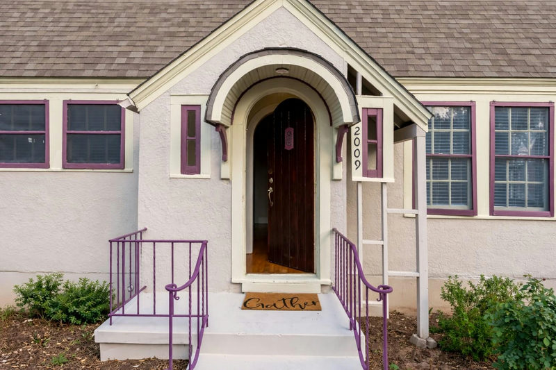 2009 Travis Heights Blvd — exterior