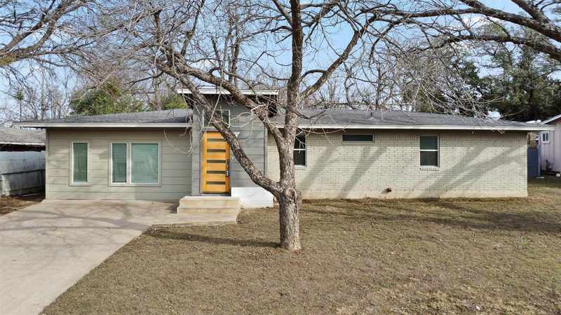 11907 Pollyanna Ave — exterior