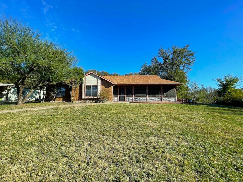 5001 Blue Bluff Rd — exterior
