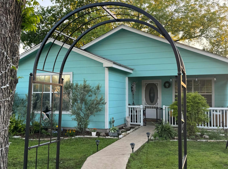 1730 Candee St — exterior