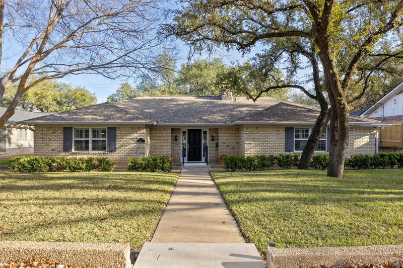 7207 Mesa Dr — exterior