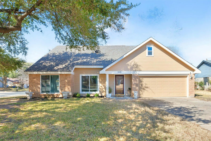 1408 Doonesbury Dr — exterior