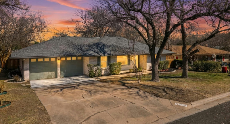 1704 Shelbourne Dr — exterior