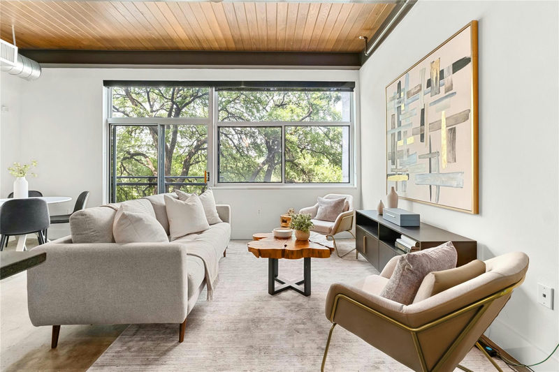 2205 N Lamar Blvd #113 — exterior