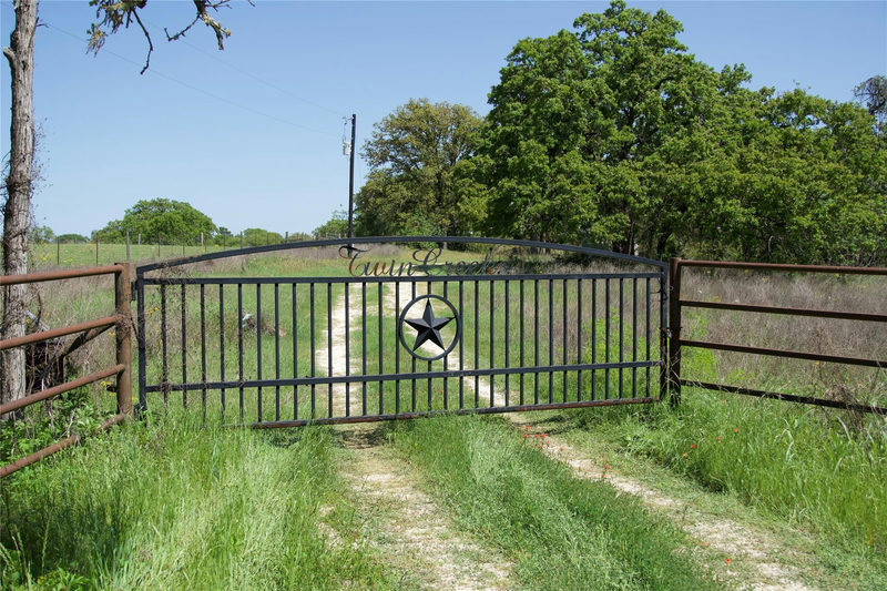 1035 Old Sayers Rd — exterior