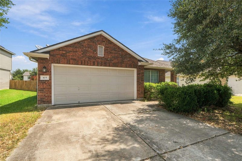 405 Bandara Woods Blvd — exterior
