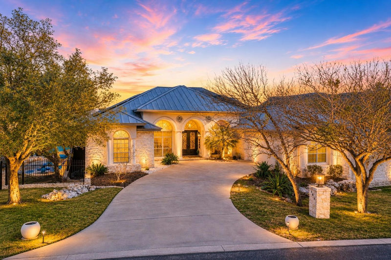 303 Left Ln — exterior