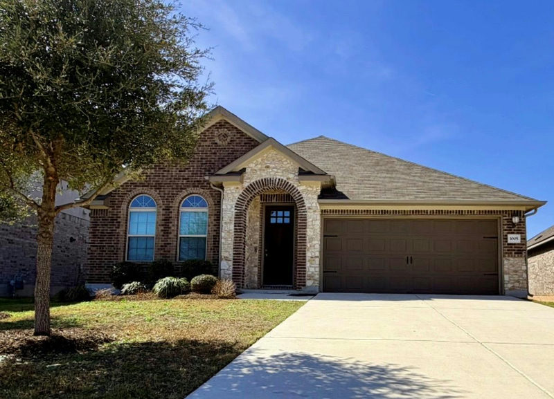 1005 Sundrops St — exterior