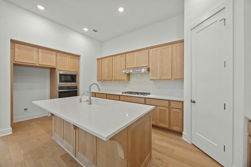 1700 Crimson Sunset Dr — exterior