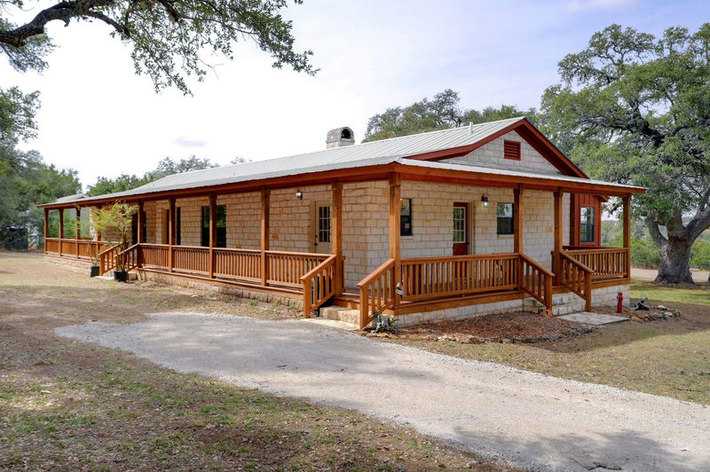 6573 Ranch Road 165 — exterior