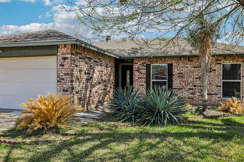 1107 Long Meadow Dr — exterior
