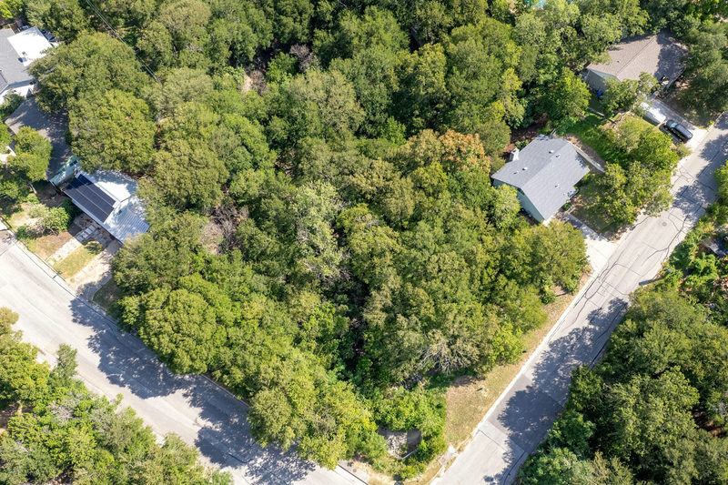 7005 Geneva Dr — exterior