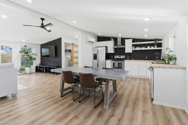 728 Driftwood Ln — exterior