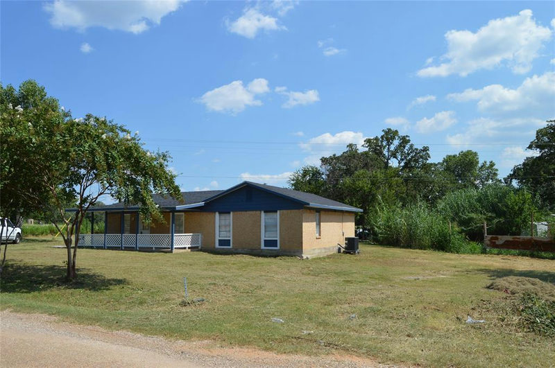 245 Flaming Oak Dr — exterior