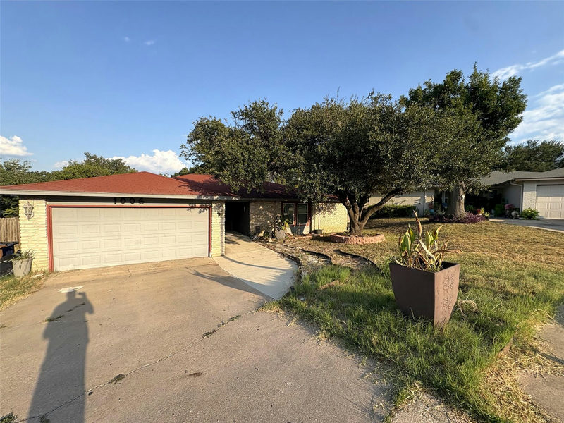1006 Wisteria Cir — exterior