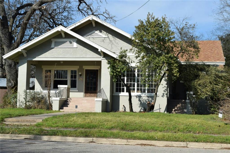 306 E 7th St — exterior