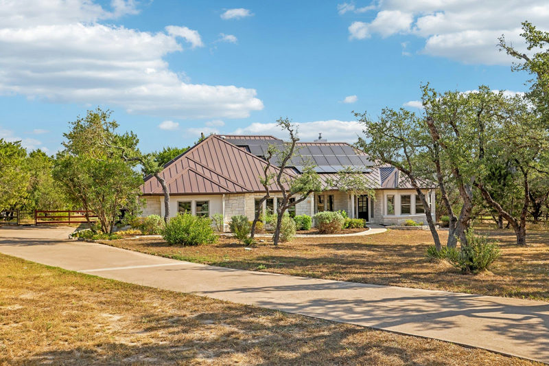 404 Saddlehorn Dr — exterior