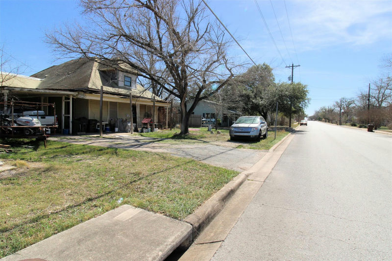 402 Trinity St — exterior