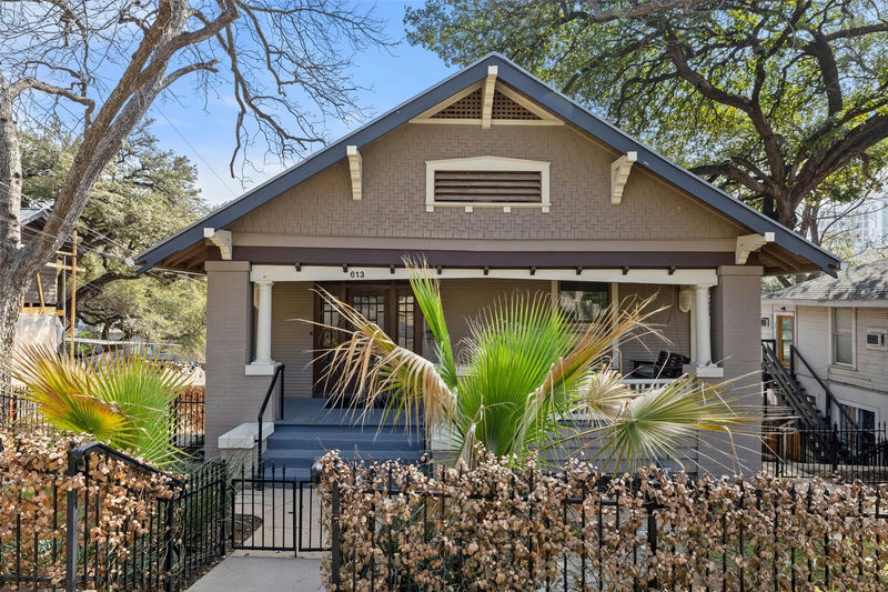 613 Baylor St — exterior