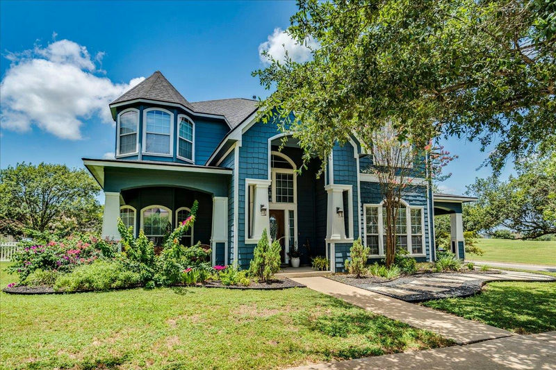 1077 Fairway