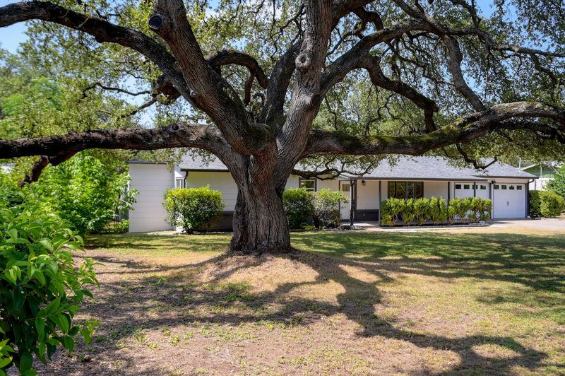 7611 Oak Hedge Pl — exterior