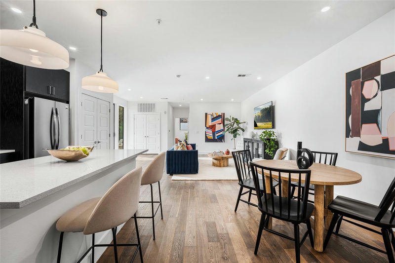 1615 E 7th St #208 — exterior