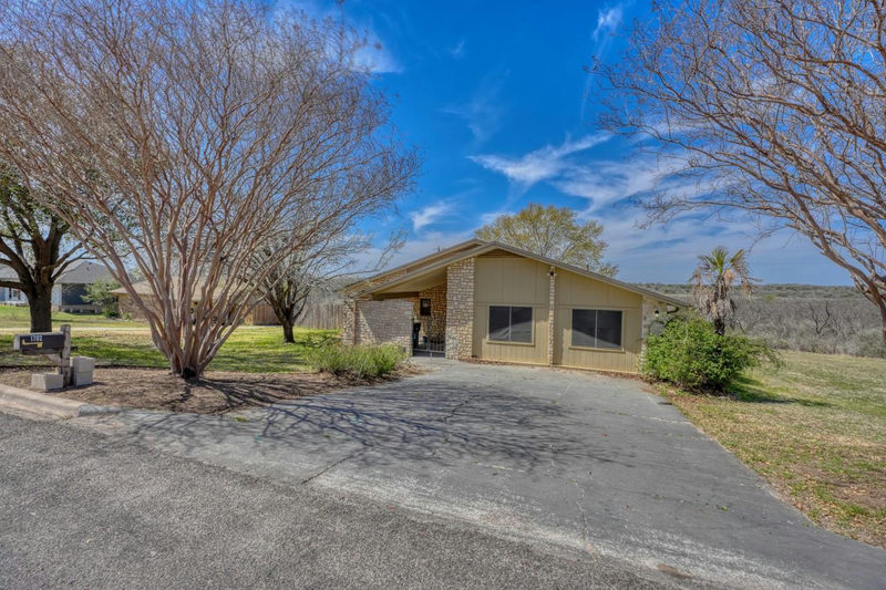 1702 Sunset Dr — exterior