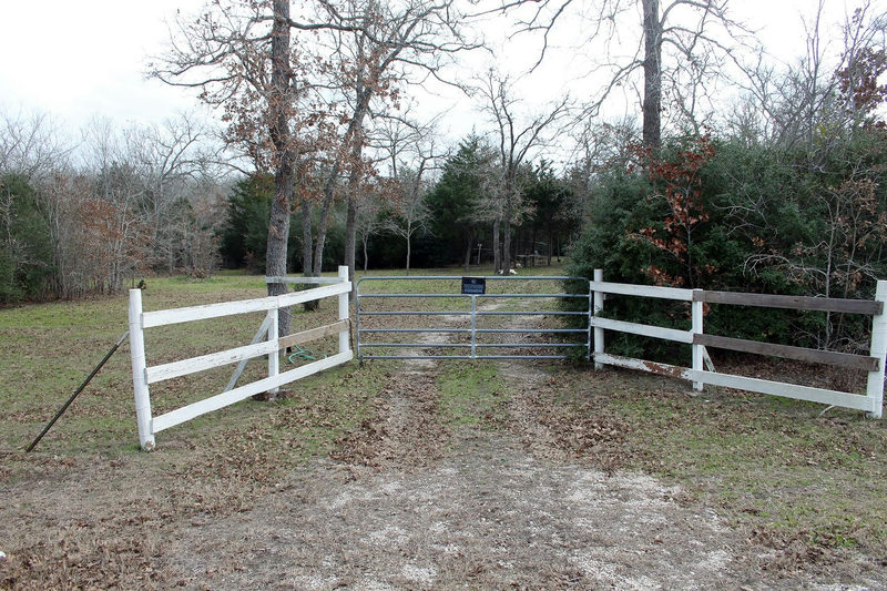 8729 E Fm 20 Hwy — exterior