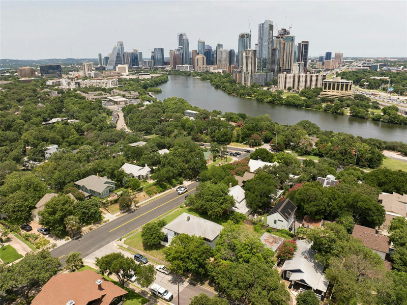 1109 Travis Height Blvd — exterior