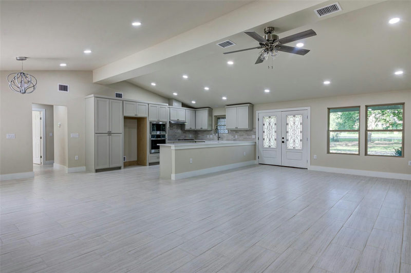 11811 Sleepy Hollow Rd — exterior
