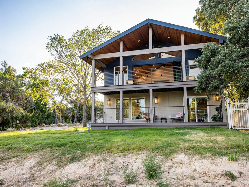 874 Lakebreeze Dr — exterior
