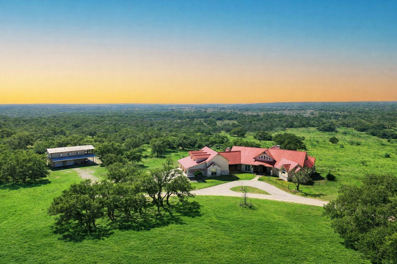 2810 Bridlewood Ranches Dr. — exterior