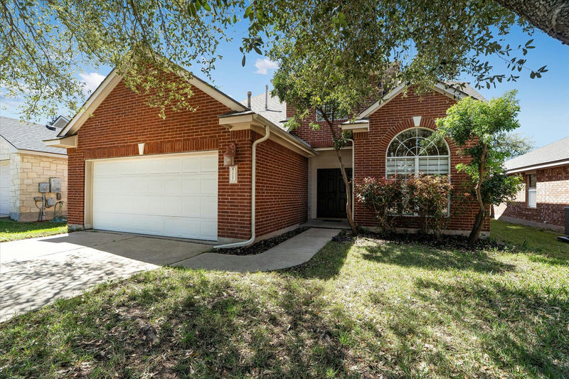 2207 Clover Ridge Dr — exterior