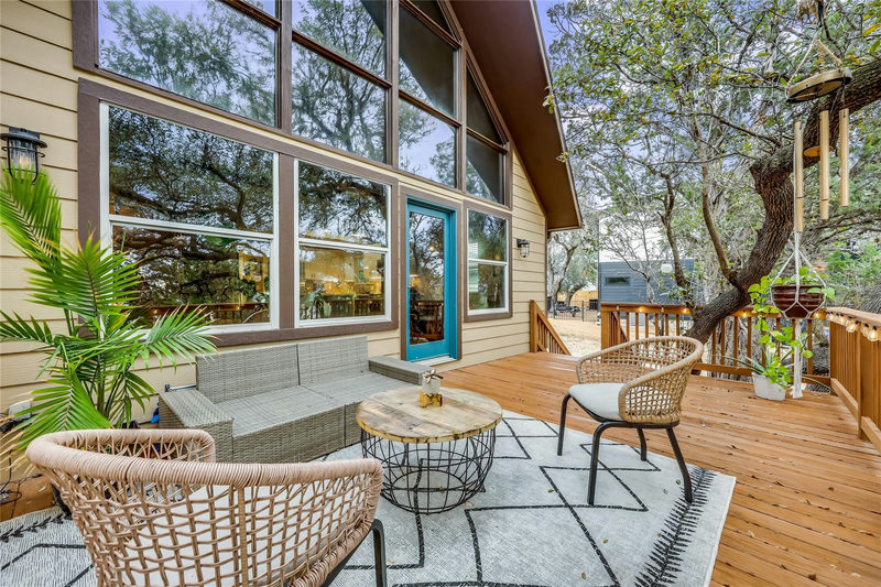 18418 Lakeland Dr — exterior