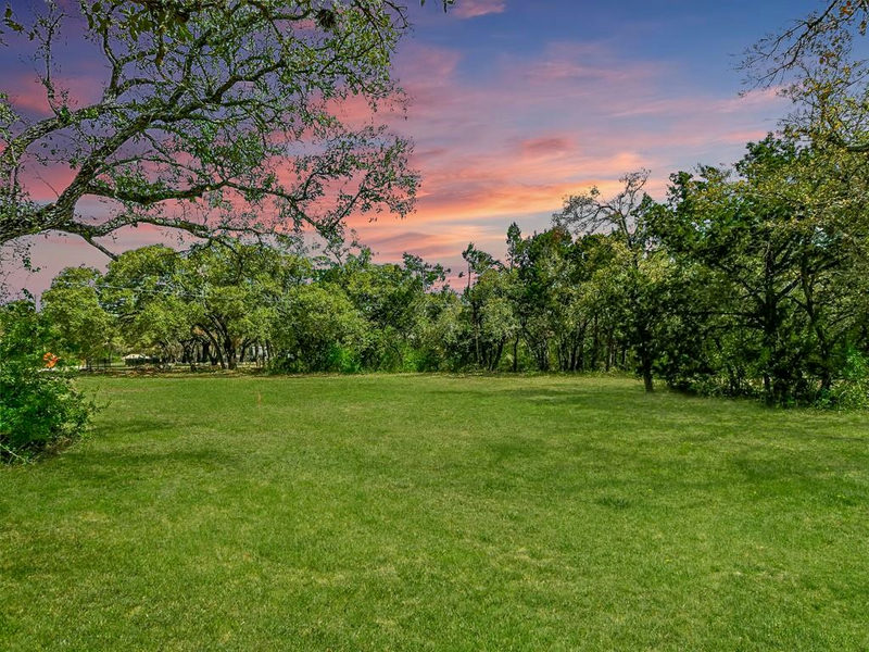 1104 Lone Star Dr — exterior