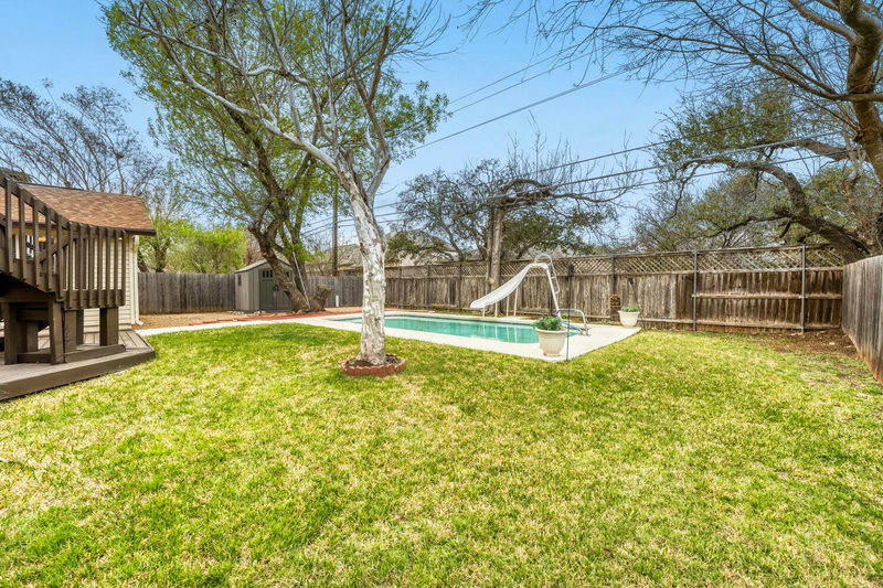 3902 Hillside Dr — exterior
