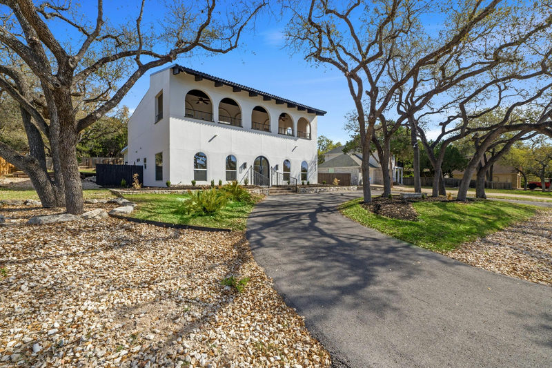 18702 Lakeland Dr — exterior