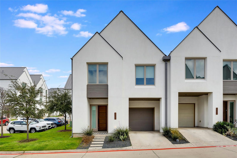 3308 Cantwell Ln — exterior