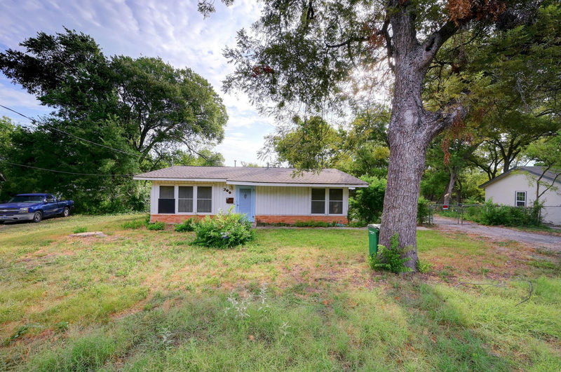 300 Pecan Dr — exterior