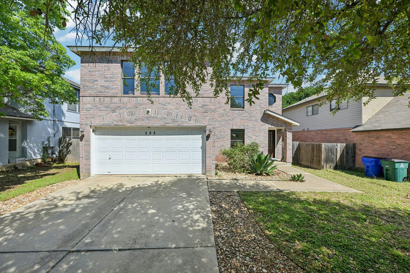 502 Woodford Dr — exterior